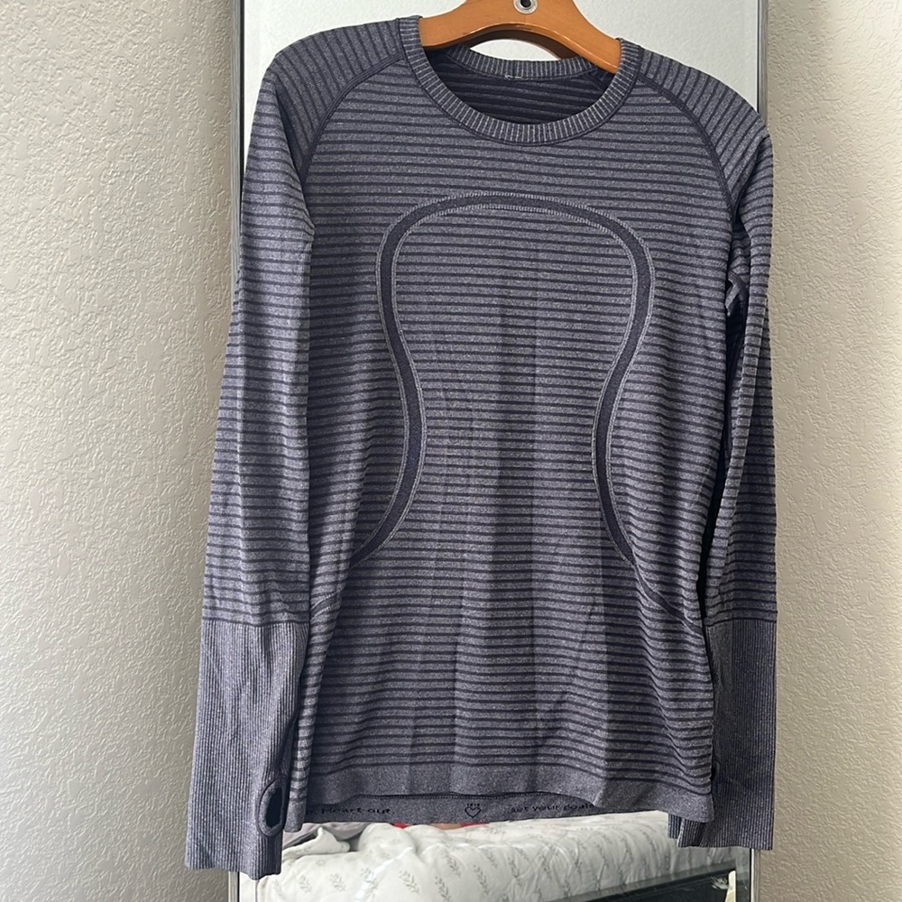 Lululemon swiftly tech long sleeved crew size 10
